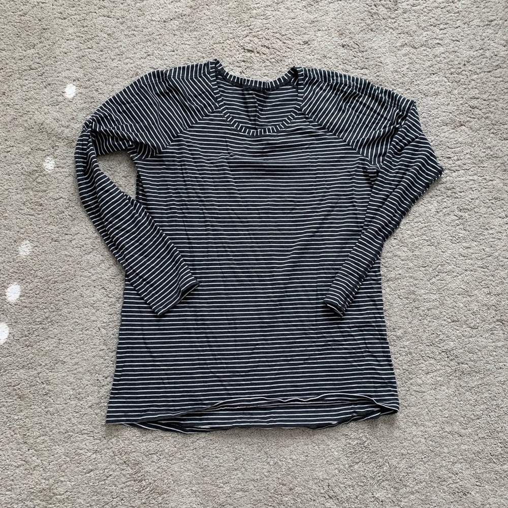 Lululemon essential tee size 8